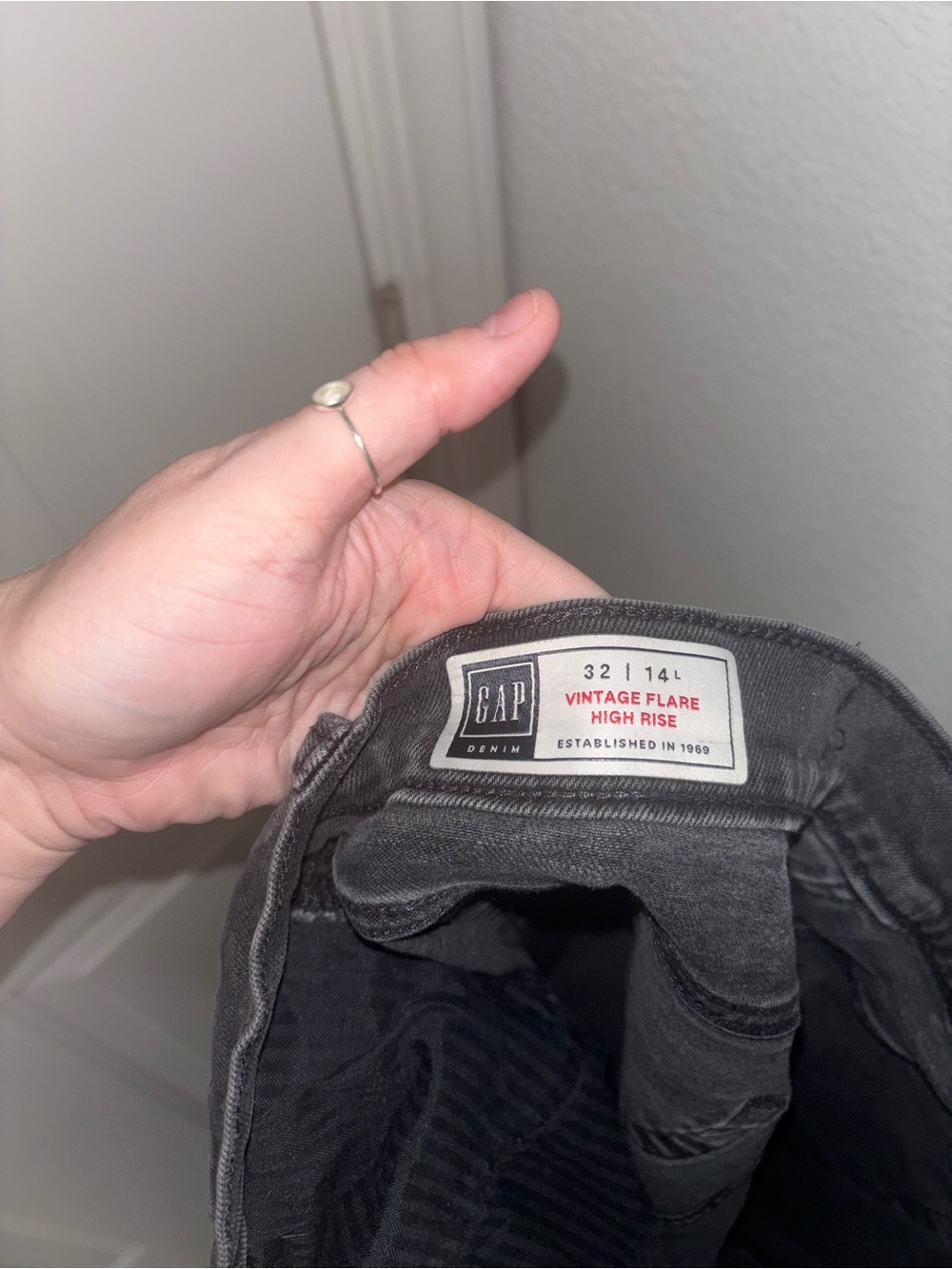 Gap Vintage Flare High Rise Jeans Black Wash Women’s 32 14L Y2K - Picture 3 of 4